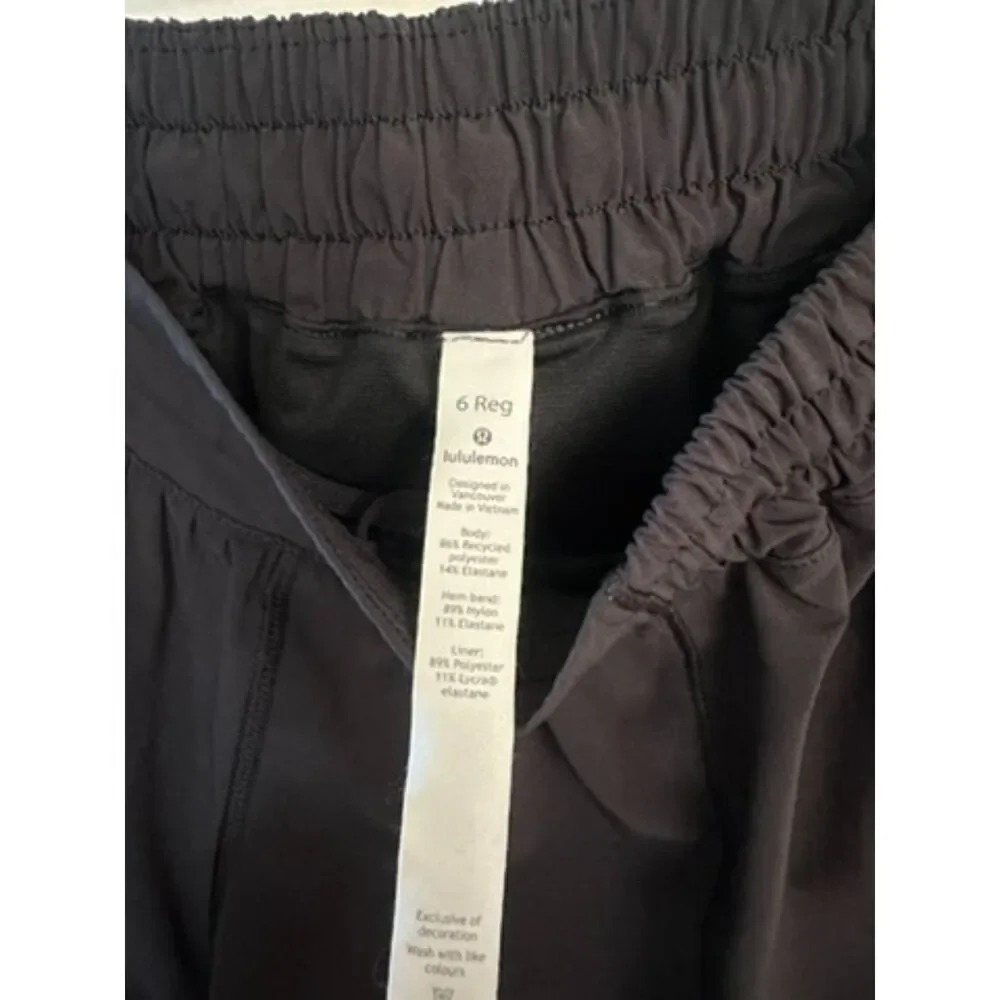 Lululemon Athletica Women's Black Hotty Shorts Size 6 Regular